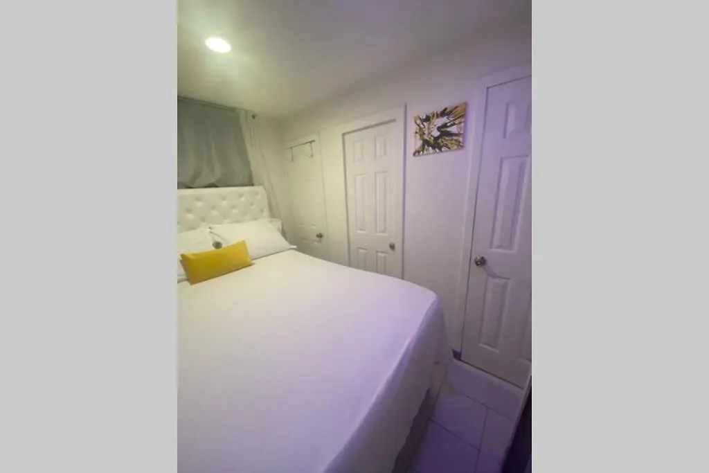 Cute And Cozy Ez Home Portmore 0*,